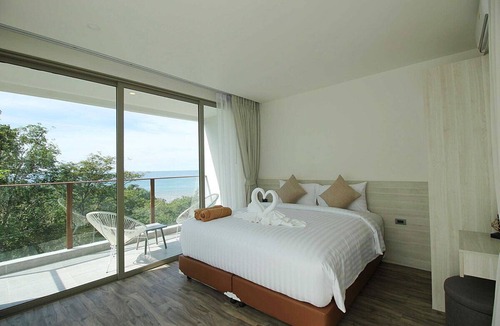Kamala Apartment | Ocean View 1 Bed in Great Location