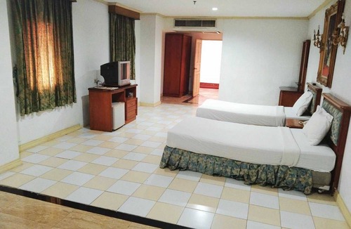 Bang Rak Phatthana Hotel | OYO 75466 13 Coins Bang Yai Hotel