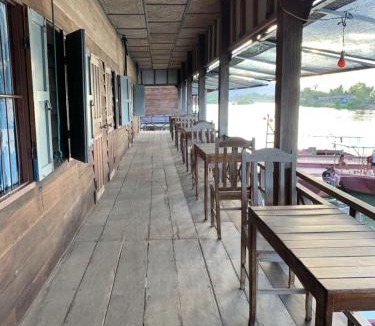 Don Khon House | Pa Kha Guesthouse