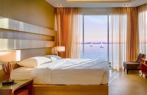 Bang Lamung Apartment | Paradise Ocean View Beach Front Condomimium In Pattaya