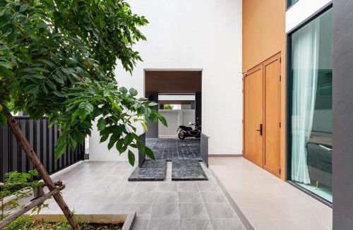 Nong Prue Villa | Paradise Private Pool Villa Pattaya - 4 Ensuite Bedrooms