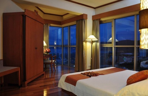 Patong Hotel | Paradise Suite Room, Partial Seaview #09