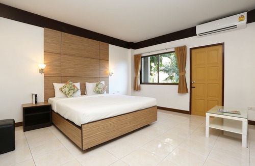 Talat Nuea Hotel | Pattra Mansion by AKSARA Collection