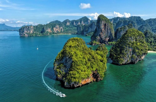 Pa Klok Boat Rental | Phuket Sun and Beach Sailing Extravaganza