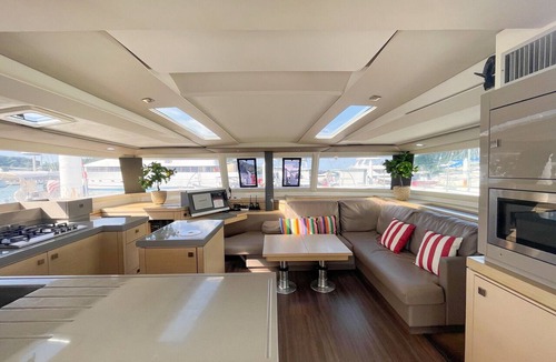 Pa Klok Boat Rental | Phuket Sun and Beach Sailing Extravaganza