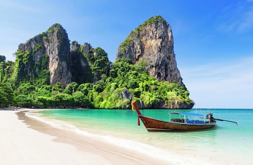 Pa Klok Boat Rental | Phuket Sun and Beach Sailing Extravaganza