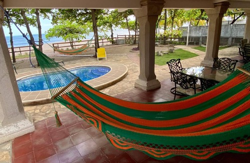 Pochomil House | Pochomil Beachfront frente al mar 4 cuartos 15personas MAX piscina