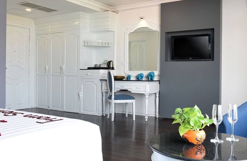 Downtown Siem Reap Villa | Prestigious ROMANTIC GETAWAY