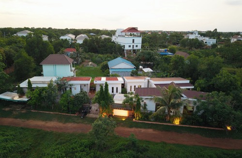 Siem Reap House | Private 4BR Lodge, Kitchen & BBQ, 2 km from Pub Street