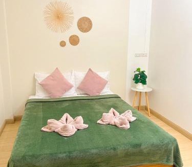 Khlong Sok House | private room with share bathroom at Little wild house Khaosok