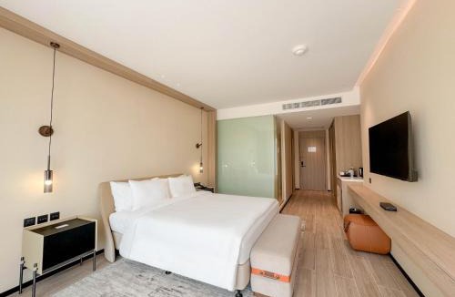 Choeng Thale Hotel | Radisson Resort, Layan Phuket