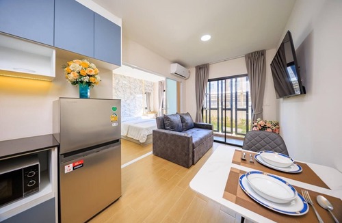 Bang Sao Thong Hotel | Raspberry Mansion