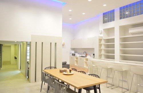 Bangkok Central Business District Hostel | Rezt Bangkok