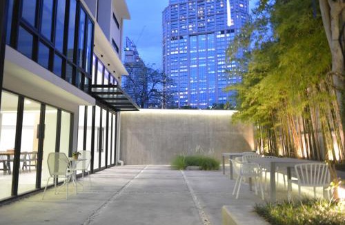 Bangkok Central Business District Hostel | Rezt Bangkok