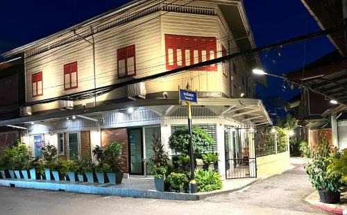 Bang Phra Hotel | Rimklong boutique hotel trad
