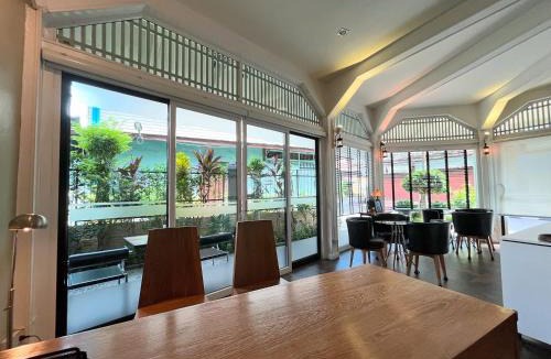 Bang Phra Hotel | Rimklong boutique hotel trad