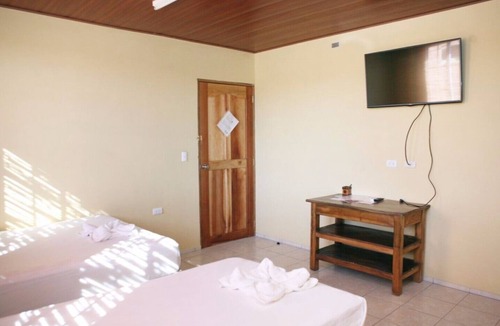Managua Bed & Breakfast | ROOM 2-B - 4 SINGLE BEDS
