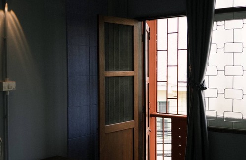 Wang Burapha Phirom House | Room with a Temple View