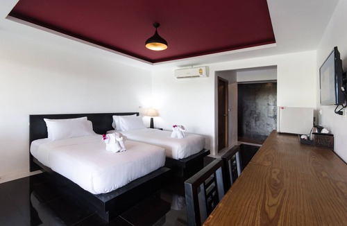 Wichit House | Room with Breakfast · Deluxe Room, 16min to Phuket Old Town