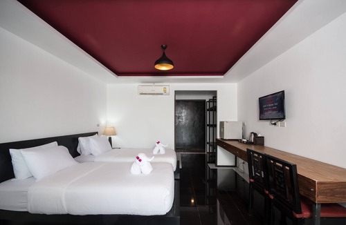 Wichit House | Room with Breakfast · Deluxe Room, 16min to Phuket Old Town