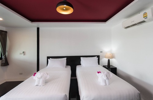 Wichit House | Room with Breakfast · Deluxe Room, 16min to Phuket Old Town