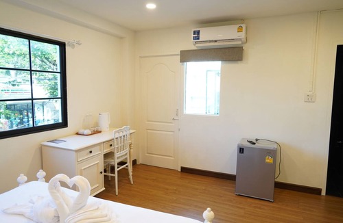 Samsen Nok Hotel | RoomQuest Ratchada AI Hotel Opsian Technologies
