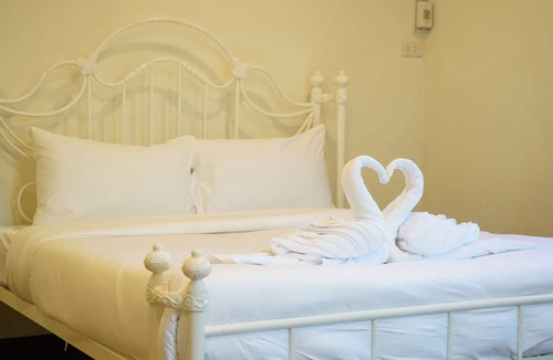 Samsen Nok Hotel | RoomQuest Ratchada AI Hotel Opsian Technologies