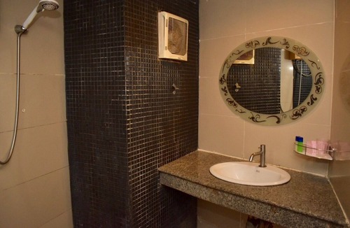 Nana Hotel | Royal Express Inn Sukhumvit Bangkok