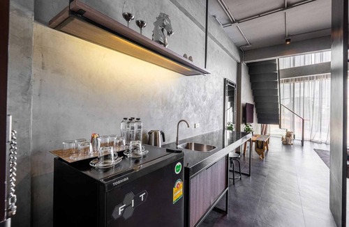 Thon Buri House | Royale Chic Stay | Bangkok Comfort
