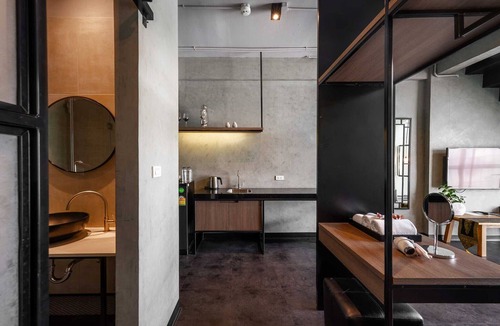 Thon Buri House | Royale Chic Stay | Bangkok Comfort