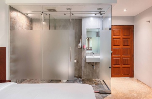 Khlong Toei Nuea Hotel | Ruamchitt Plaza Hotel