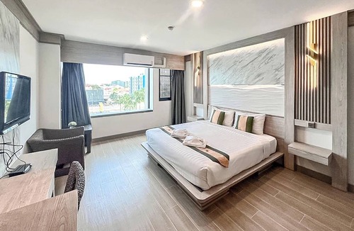 Phitsanulok Hotel | Ruean Phae Royal Park Hotel