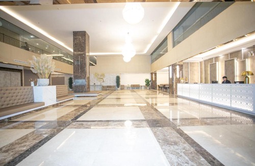 Wang Thonglang Hotel | Sarita Hotel Bangkok , Lat Phrao 83 BTS Station & Big C Ladprao