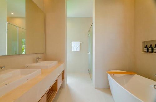 Ban Saiyuan Cabin | Sava Villa - Central Rawai Location & 10 Mins to Nai Harn Beach