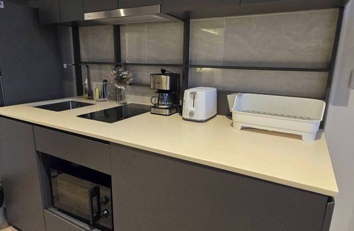 Pratumnak Hill Condo | Sea View I Beach Front I Walk to The Beach