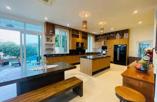Ko Chang Villa | Sea View Luxury Mansion, Pool & Jacuzzi - Koh Chang