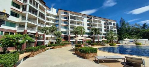Kram Apartment | Seaview Condominium A12