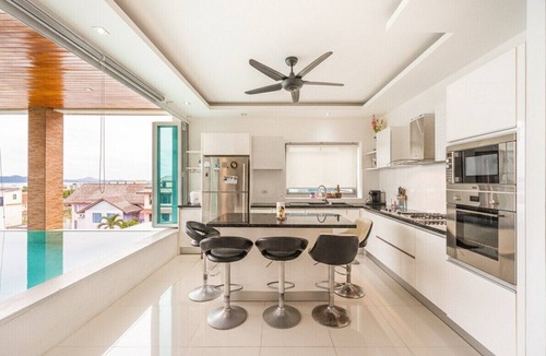 Ban Saiyuan Villa | Seaview Rooftop Pool Villa Near Beach V210