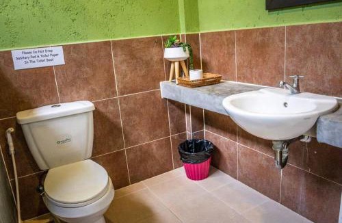 Chalong Hostel | Six Pack Cottage