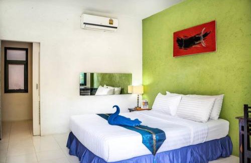 Chalong Hostel | Six Pack Cottage