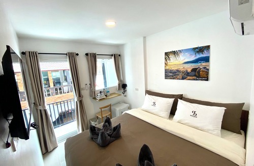 Patong Bed & Breakfast | SJ Beach House Patong