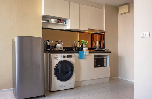 Khlong Tan Nuea Condo | Skyline View · Pool, Gym, Fast Wi-Fi
