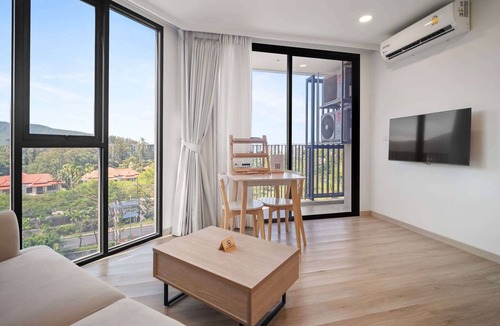 Laguna Condo | Skypark Aurora, One Bedroom 1615 1D Premium