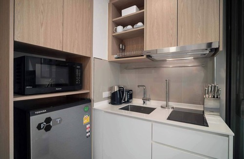 Laguna Condo | Skypark Aurora, Studio 1711 1A Premium