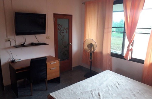 Pranburi House | Small house with 64 m² of living space, featuring a garden and a patio—just 5 minutes from the beach, ideal for couples