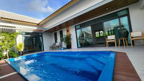 Nikhom Phatthana Villa | Songmee Pool Villa Nikompattana