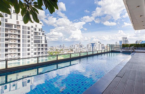Ekkamai Apartment | Spacious 1 Bedroom Rooftop Pool BTS Thonglor