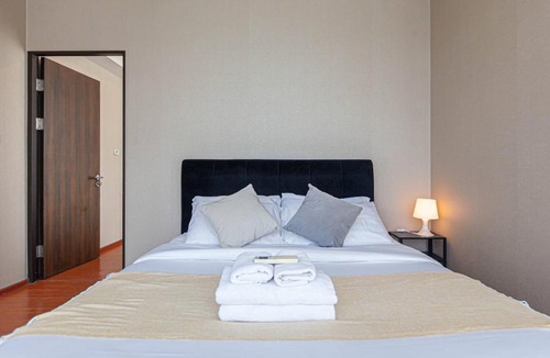 Ekkamai Apartment | Spacious 1 Bedroom Rooftop Pool BTS Thonglor