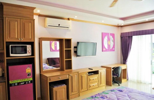 Na Kluea Apartment | Spacious 3rd floor studio at Baan Suan Lalana