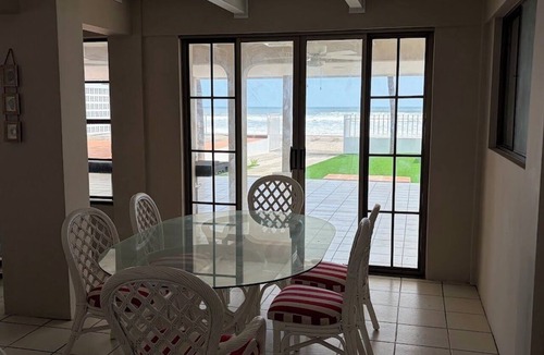 San Rafael del Sur House | Spacious 5-bedroom Front beach house in Pochomil
